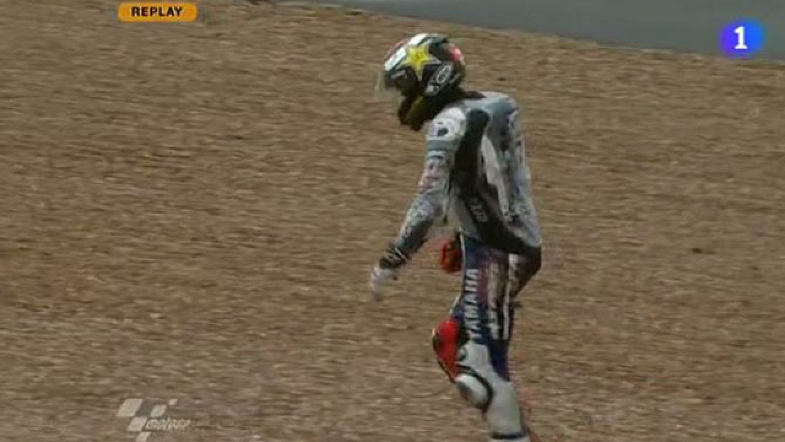 Jorge Lorenzo se ha caído en la carrera de Silvertone cuando marchaba en tercera posición, por culpa de la lluvia.