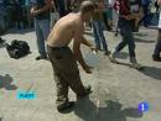 Telediario 1 - Levantan la acampada en Sol