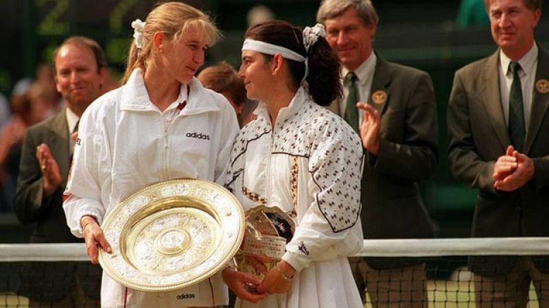 La rivalidad entre la española y la alemana fue un clásico de la década de los noventa, y en la final de Wimbledon'95 la balanza se inclino del lado de Graf