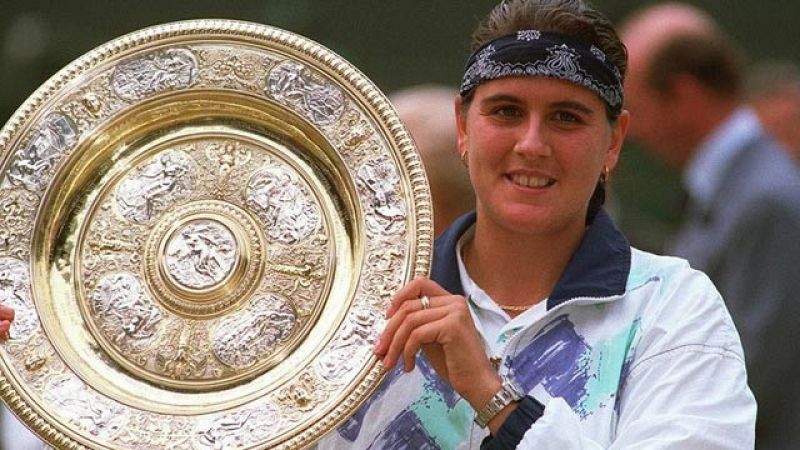 Le tenista española hizo historia al ser la primera mujer de nuestro país en lograr la victoria en Londres, y lo hizo ante la reina indiscutible de Wimbledon