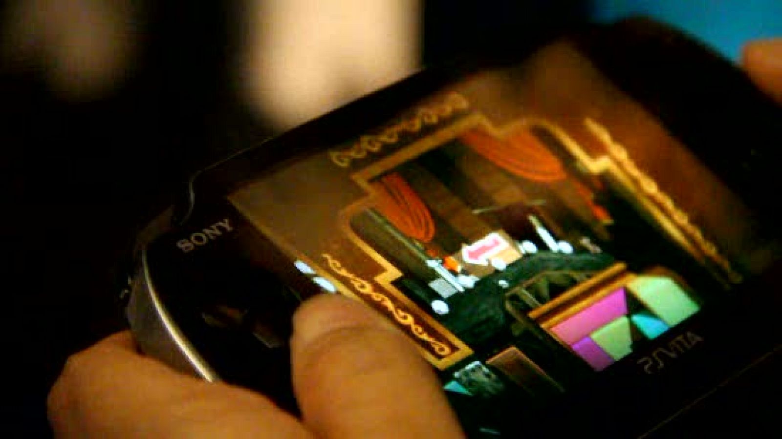 La nueva versión de Little Big Planet que permite interactuar al jugador con la pantalla táctil de la consola no sólo a la hora de jugar, sino también creando niveles, lleva más allá el concepto original de este videojuego, dejando patente el enorme