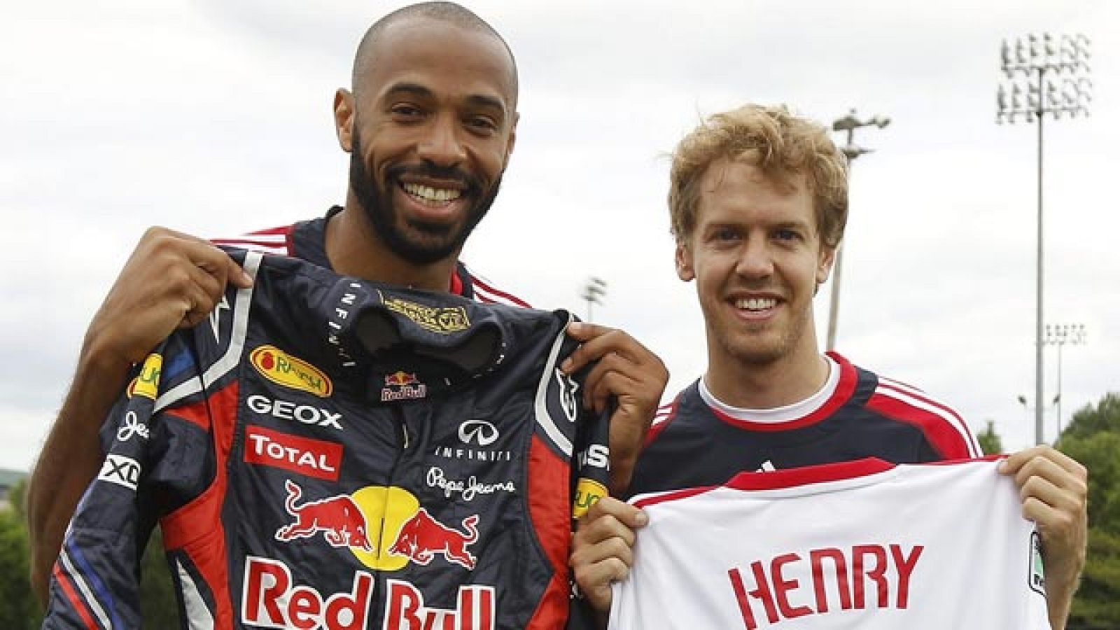 Vettel disfruta con el fútbol