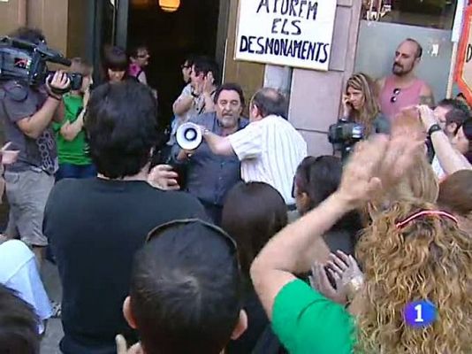 Telediario 1 - Deahucio paralizado en Cataluña