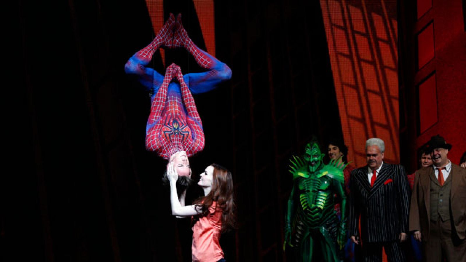 Multitudinario y glamouroso estreno de 'Spider-Man' en Broadway