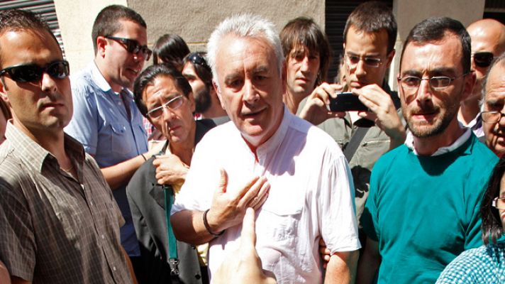  - Cayo Lara, increpado por los 'indig