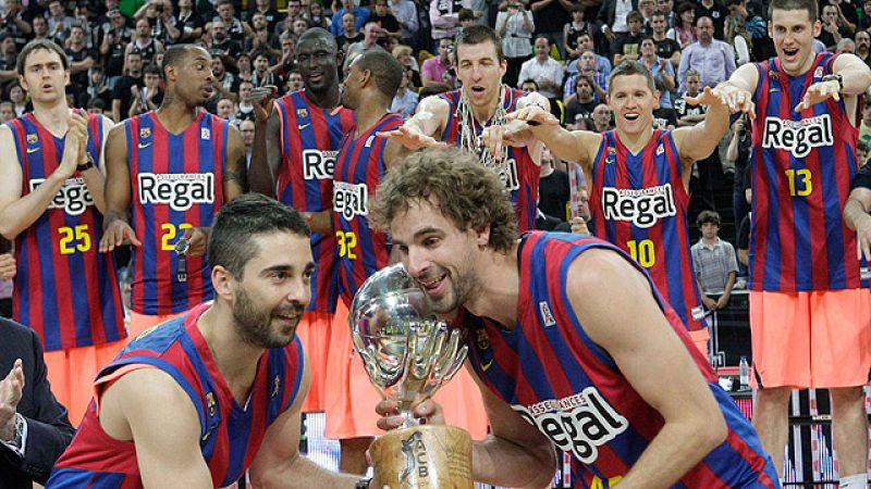 El Regal Barcelona ha coronado el triplete de Supercopa, Copa y Liga al imponerse 3-0 al Bilbao Basket en la serie final por el título de la ACB. Navarro ha sido elegido MVP de la final y Ricky Rubio no ha desvelado su futuro.