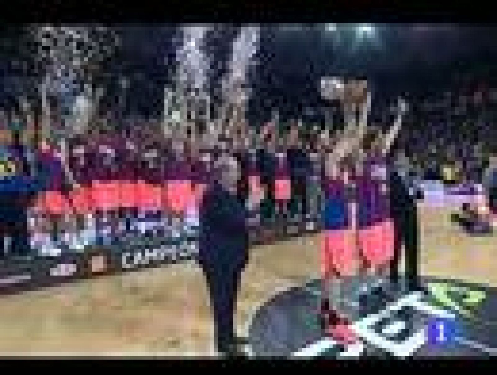 El Regal Barcelona ha coronado el triplete de Supercopa, Copa y Liga al imponerse 3-0 al Bilbao Basket en la serie final por el título de la ACB. Navarro ha sido elegido MVP de la final y Ricky Rubio no ha desvelado su futuro.