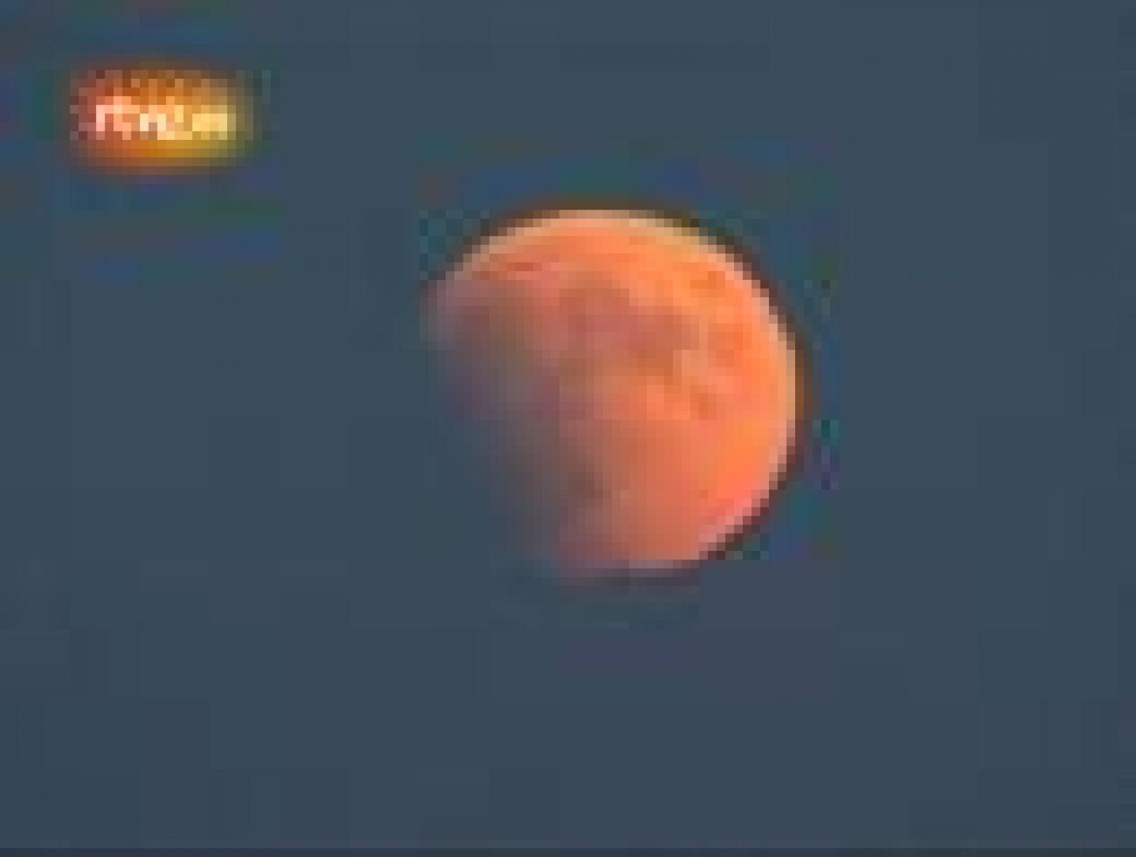 Informativo 24h: Un eclipse tiñe la luna de rojo | RTVE Play