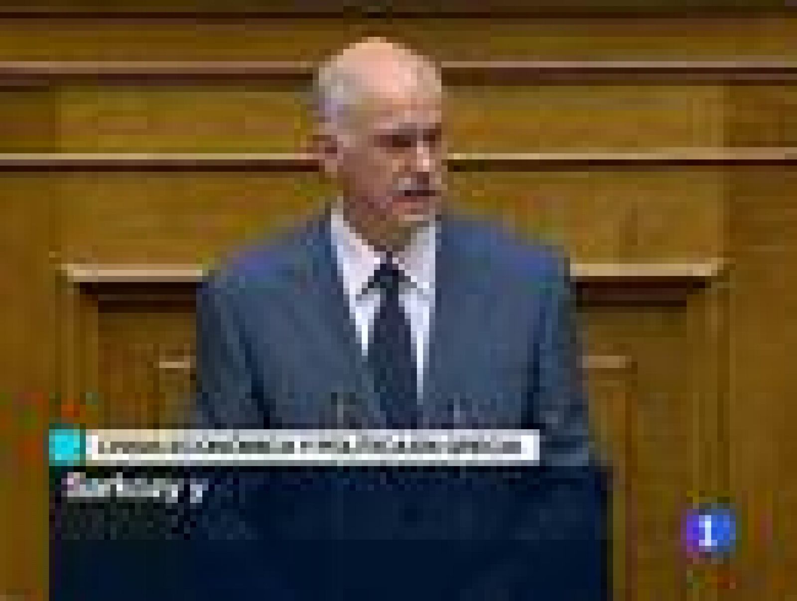 Grecia tendrá esta mañana nuevo gobierno después de la intensa sesión parlamentaria de ayer.