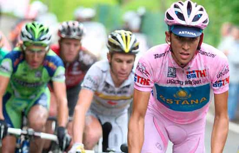 Contador mantiene la 'maglia' rosa