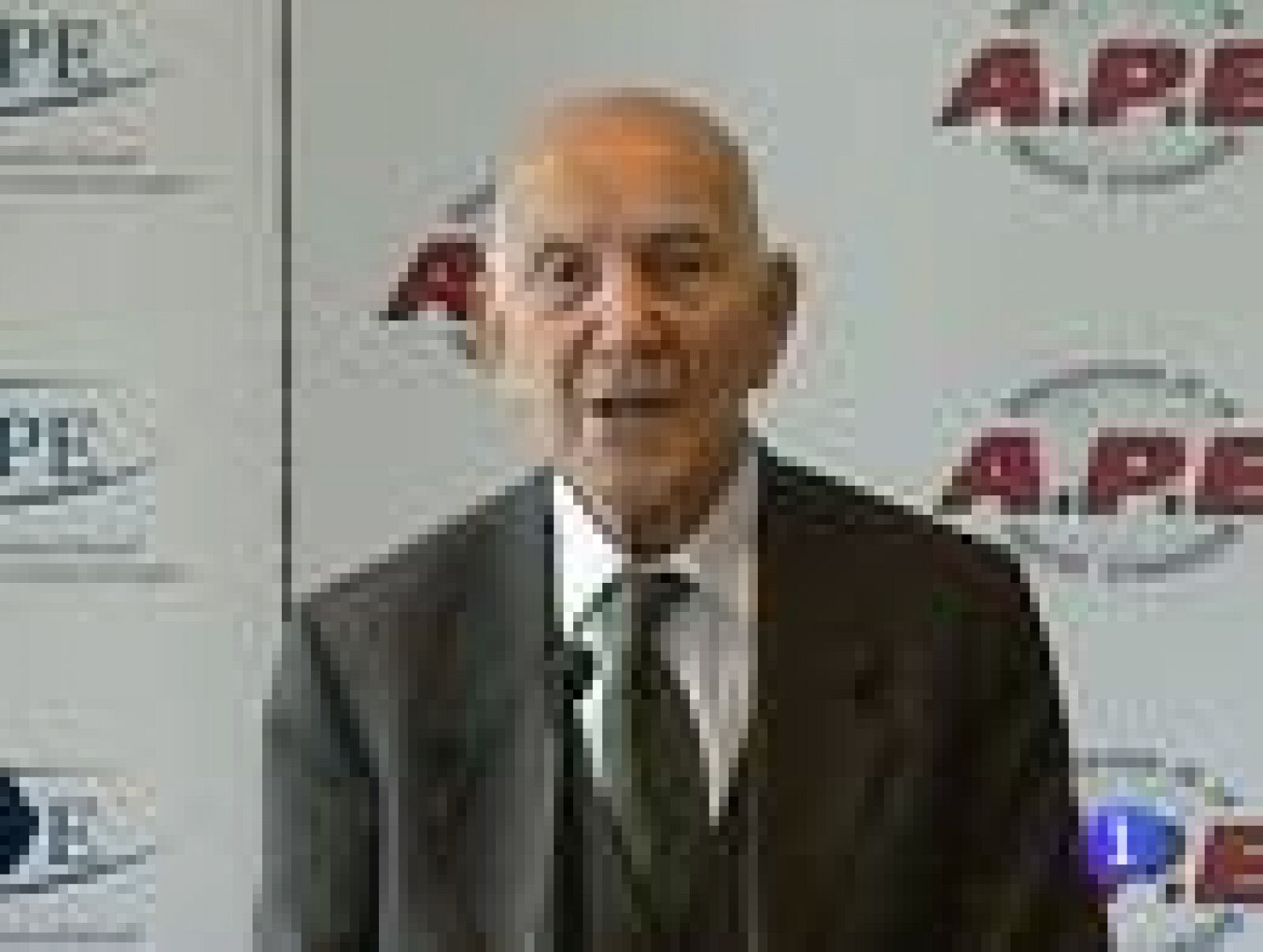 Stéphane Hessel, autor del libro "Indignaos", rechaza cualquier acto de violencia