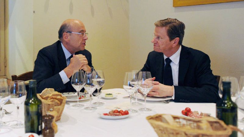  Los ministros de Finanzas se reunen en Luxemburgo para tratar la ayuda a Grecia