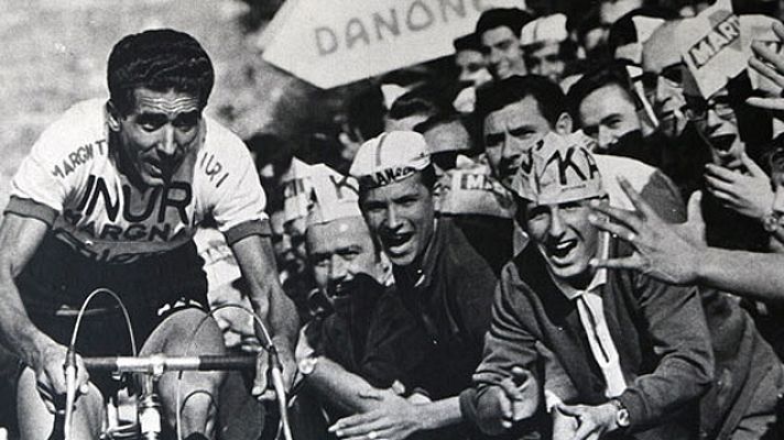 'El águila de Toledo' que encandiló a los aficionados al ciclismo nació en el Val de Santo Domingo en el año 1928. Su padre, que se llamaba Julián Martín, ejerció de peón caminero hasta que decidió por su cuenta y riesgo trasladarse a la ciudad de To