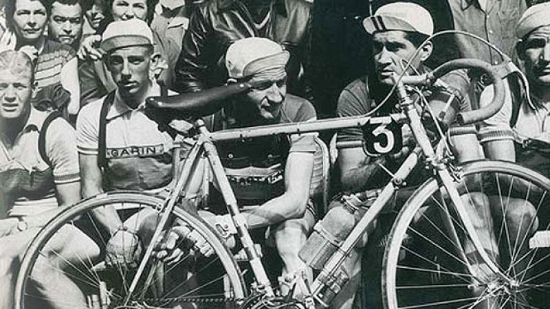 En el año 1953, el Tour de Francia cumplió 50 años. El vencedor final fue el francés Louison Bobet.