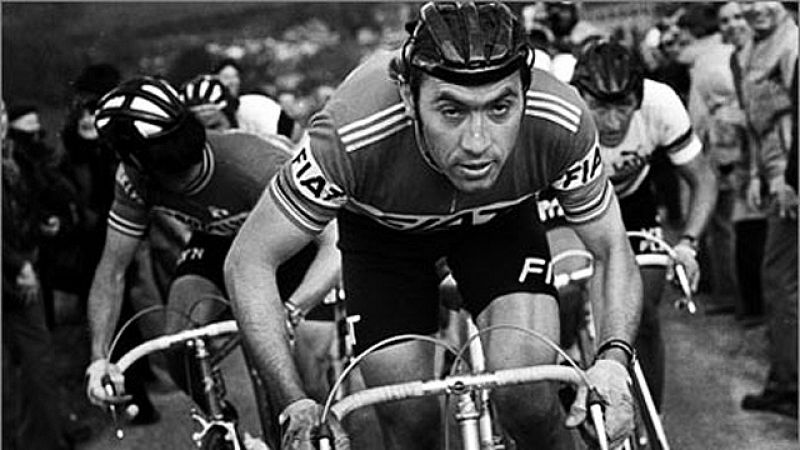 La carrera ciclista de Eddy Merkx se inició el 16 de julio de 1961, en Leken. En 1964 consiguió su primer título importante al ganar el Campeonato del Mundo amateur. El 1 de mayo de 1965 dio el salto al ciclismo profesional, en el que acumuló un abul