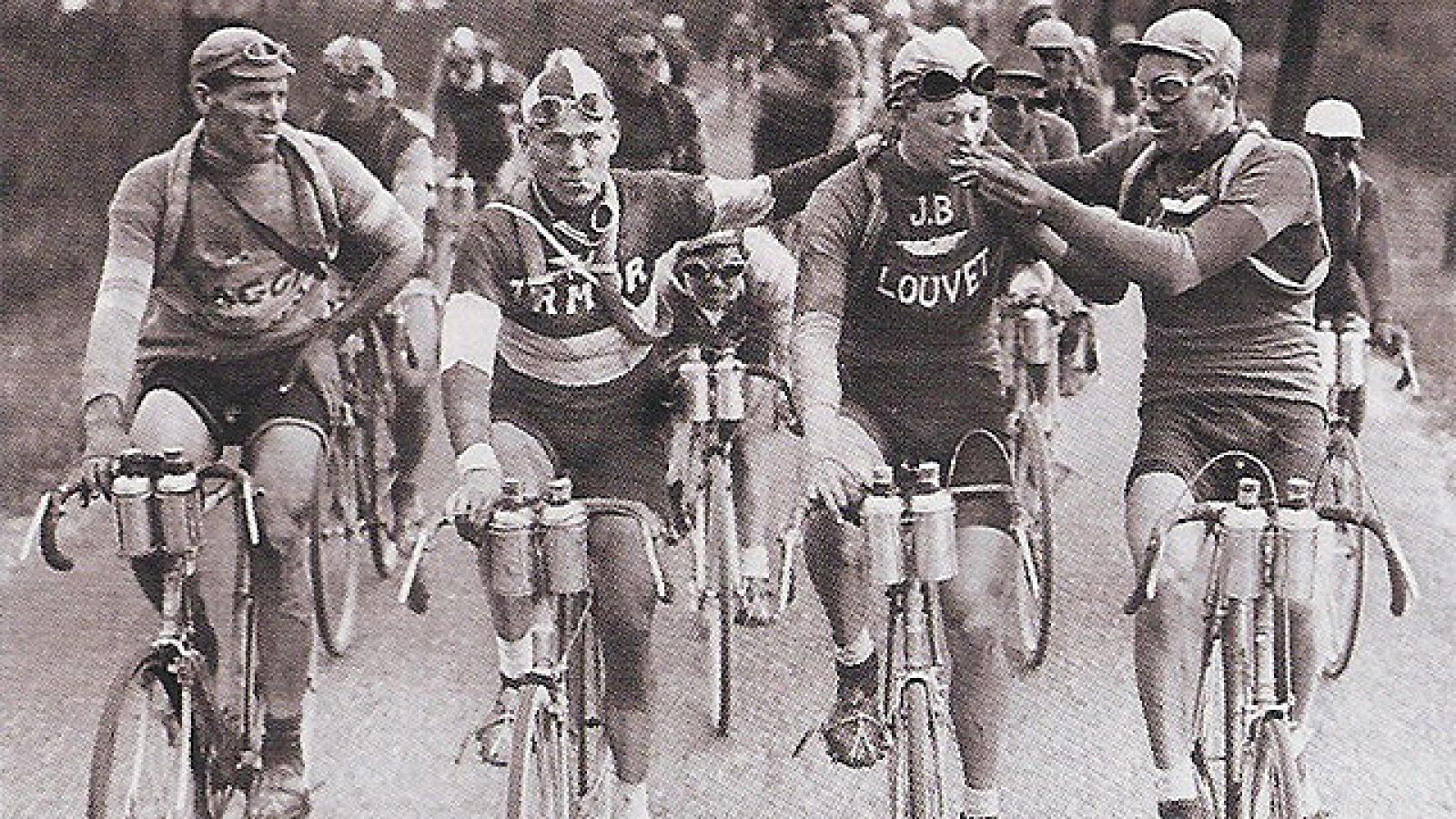 Después de cuatro años sin celebrarse el Tour de francia a causa del estallido de la 1ª Guerra Mundial en Europa, la ronda ciclista gala volvió a rodar en 1919. El ganador del primer Tour de la postguerra fue el belga Firmin Lambot que junto a su com