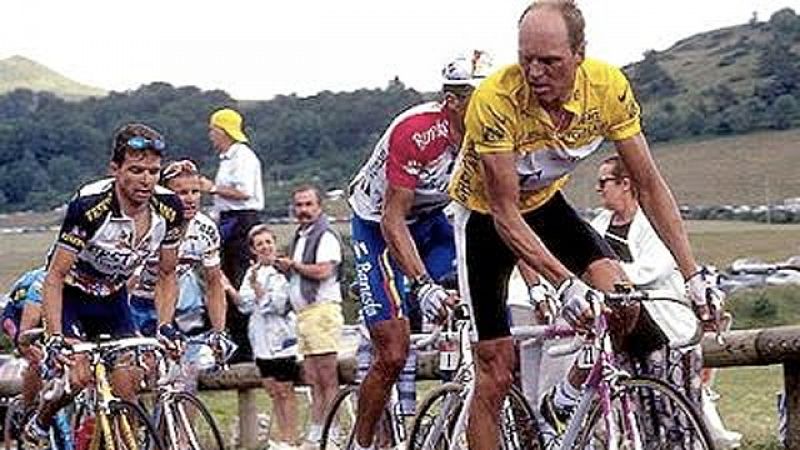 Resumen de la etapa en la que el danés Bjarne Riis acaba con la leyenda de Indurain en Lourdes Hautacam.