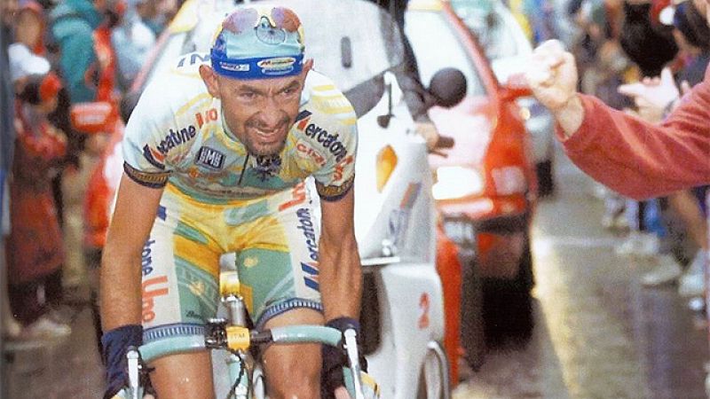 Resumen de la mítica etapa del Tour de Francia de 1998 en la que Marco Pantani destroza a al líder Jan Ullrich.
