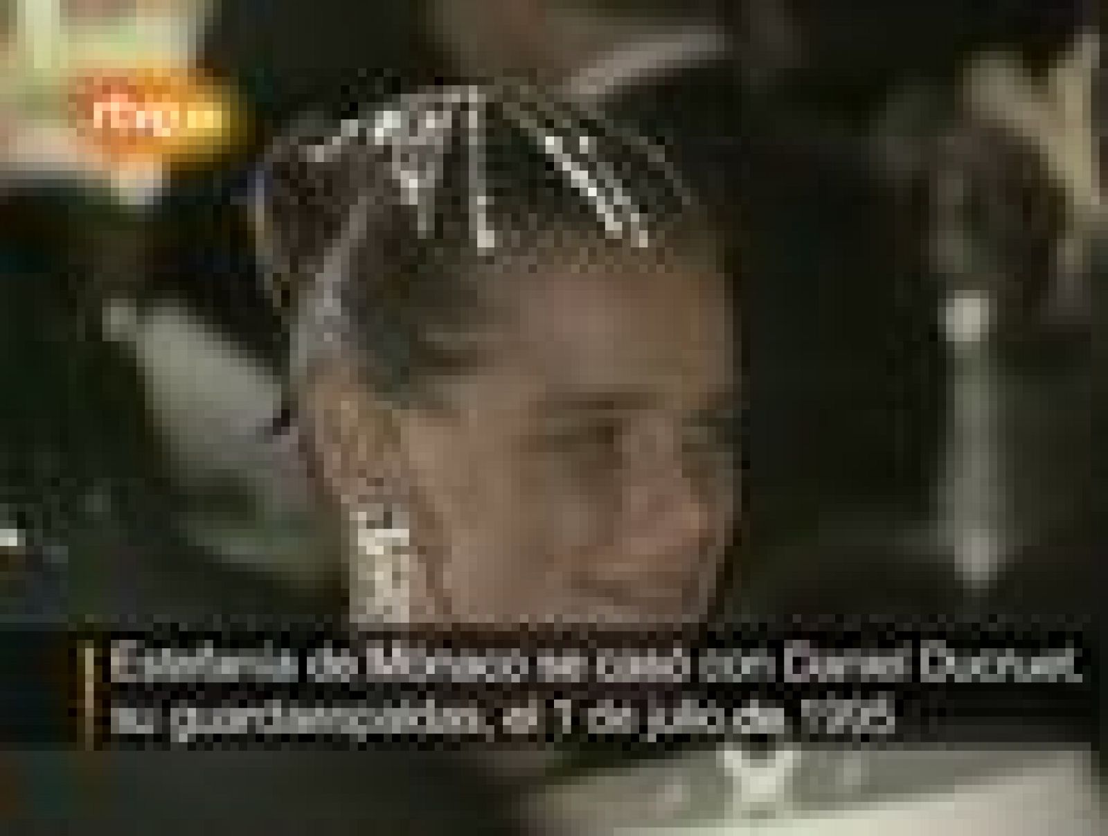 Estefanía de Mónaco se dio el sí quiero con Daniel Ducruet el 1 de julio de 1995. La princesa logró que su padre diera el visto bueno a su relación con su guardaespaldas, con el que había tenido dos hijos: Louis, en 1992 y Pauline en 1994.