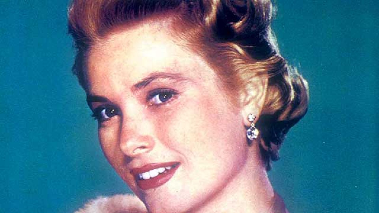  El 14 de septiembre de 1982 Grace Kelly perdía la vida en una accidente de coche. La princesa y su hija pequeña Estefanía regresaban a Mónaco desde Niza por una carretera estrecha al filo de la Costa Azul 