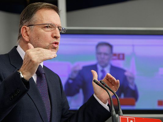 Telediario 1 - PSOE y PP analizan lo ocurrido en Extremadura