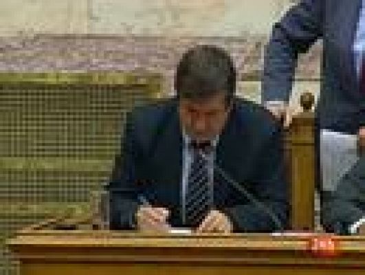 Informativo 24h - Papandreu obtiene el voto de confia