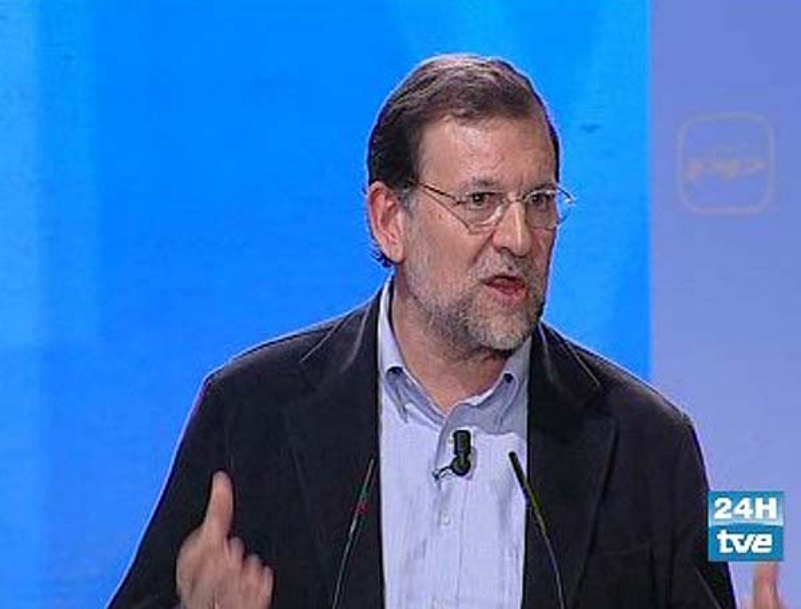 Rajoy, en un acto en Valladolid, asegura que las críticas no van a minar su voluntad.