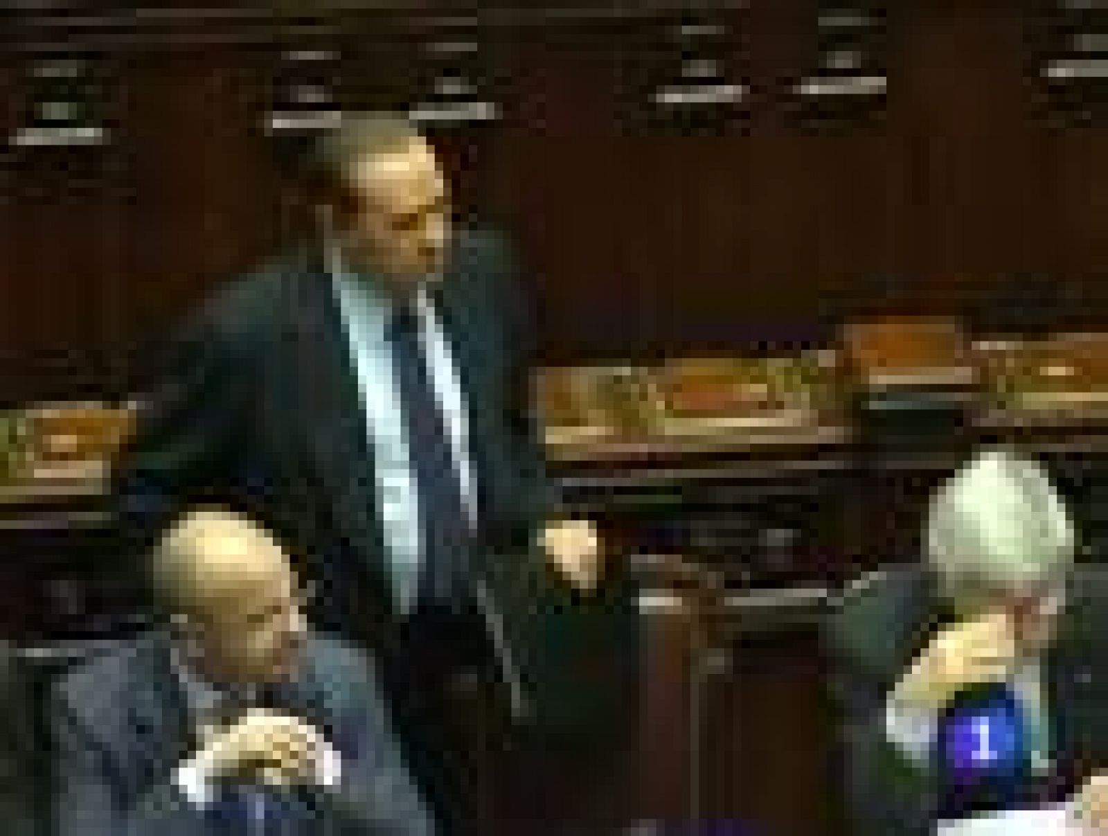 Berlusconi, ni dimite ni adelantará las elecciones