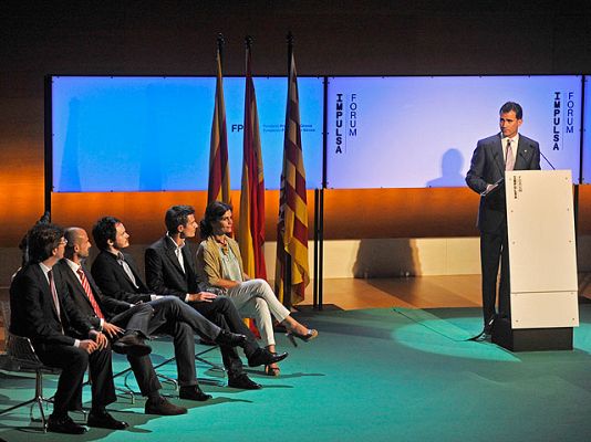 Telediario 1 - El Príncipe pide trabajar para impedir que la desesperanza se instale en los jóvenes