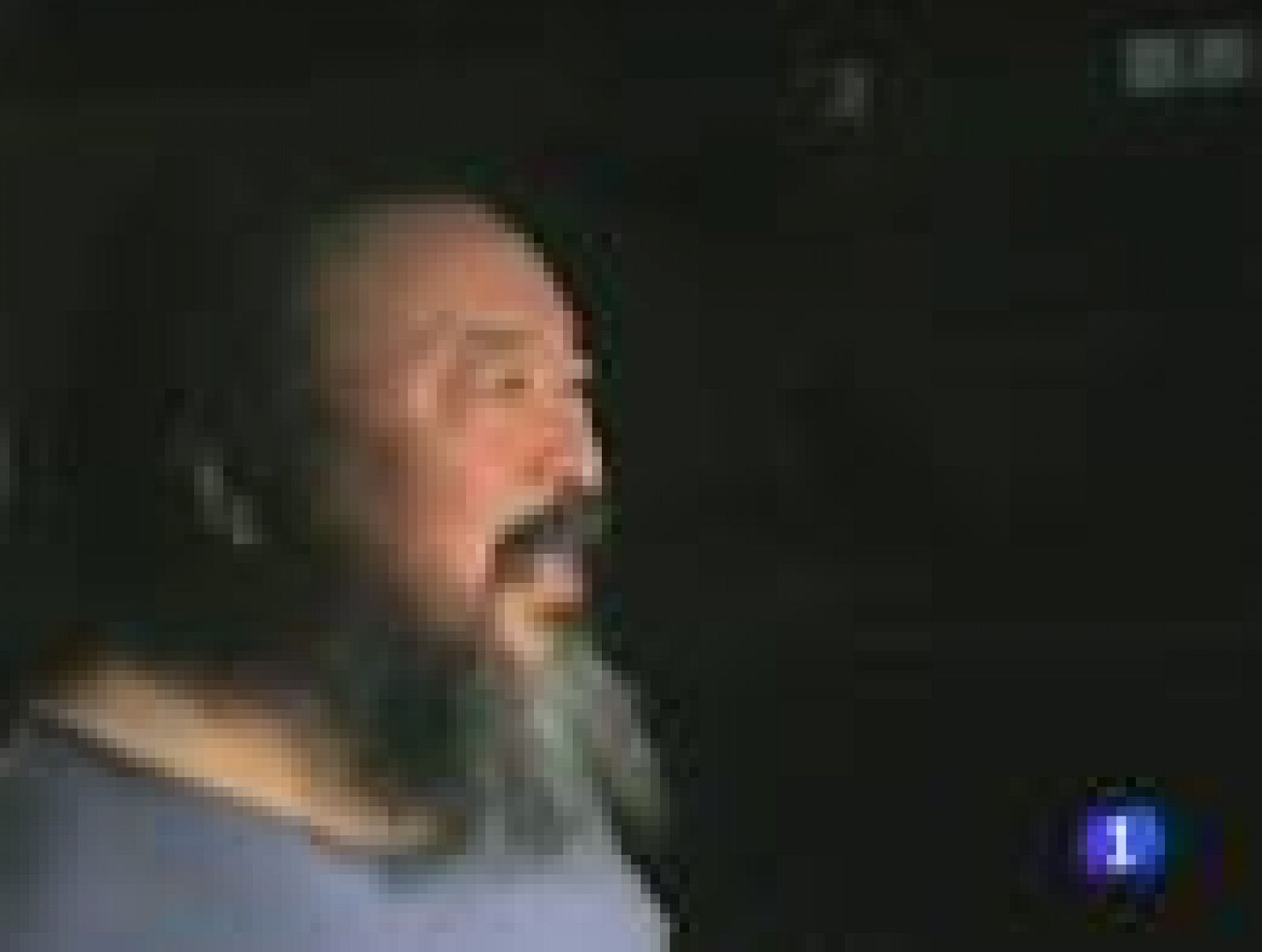 El artista y disidente chino Ai Wei Wei, en libertad bajo fianza