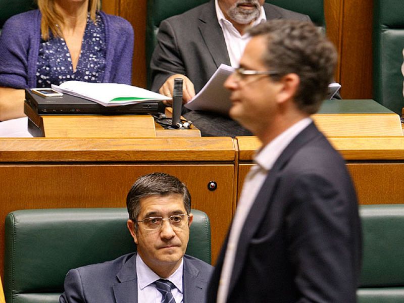  Basagoiti pregunta al lehendakari por el "retroceso" económico de Bildu