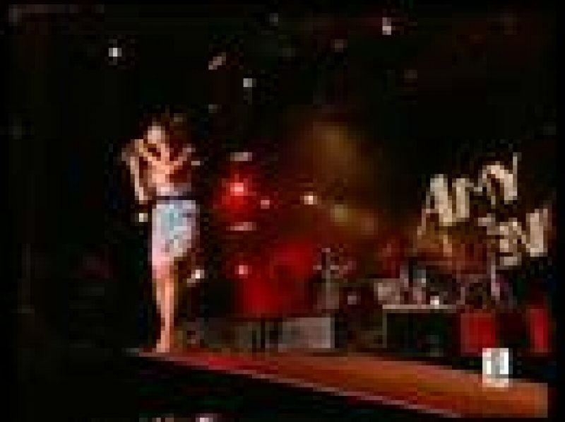 Una desfallecida Amy Winehouse actúa en el Rock in Rio de Lisboa