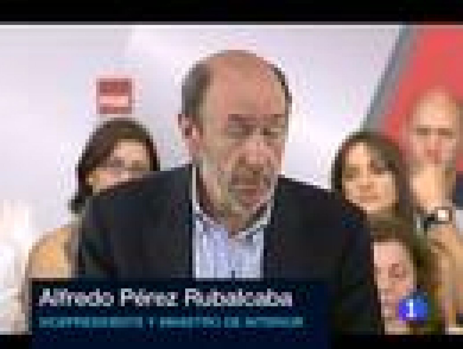 Rubalcaba habla de empleo con alcaldes y concejales de su partido