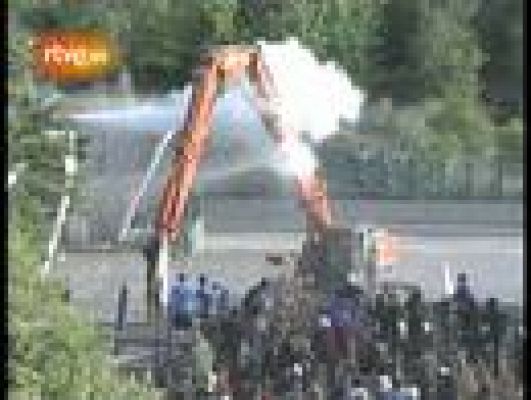  - Enfrentamientos entre policías y manifestantes contrarios al tren de alta velocidad entre Italia y Francia