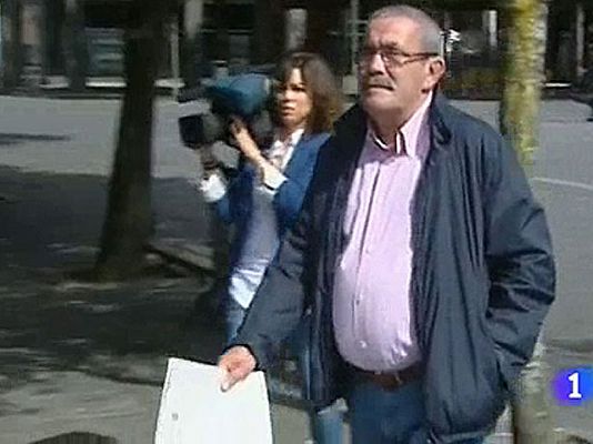  - La alcaldesa de Andoain y el concejal del PSE se reúnen en la calle