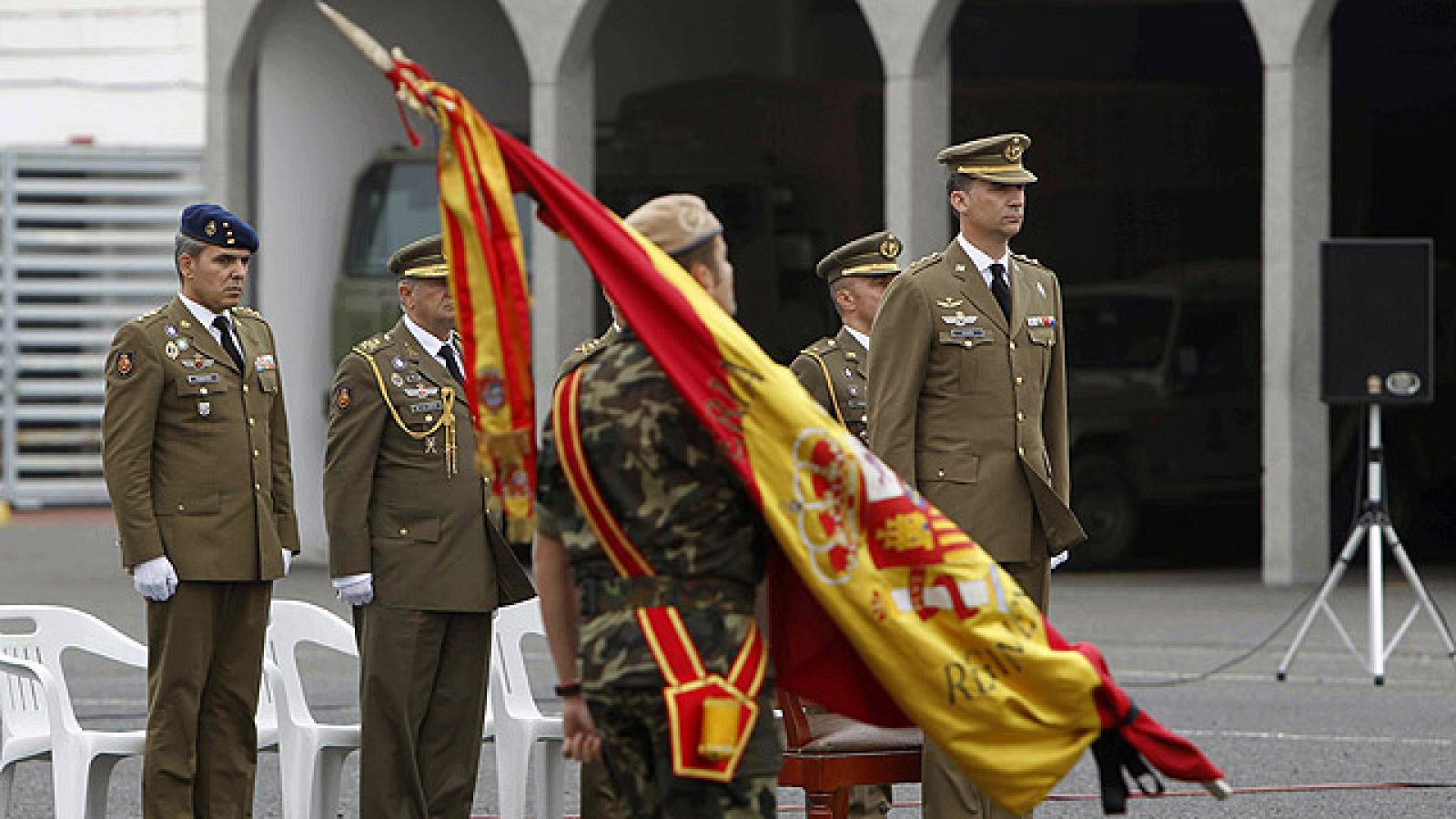 Don Felipe otorga la Cruz del Mérito MIlitar a los fallecidos en Afganistán | Ver