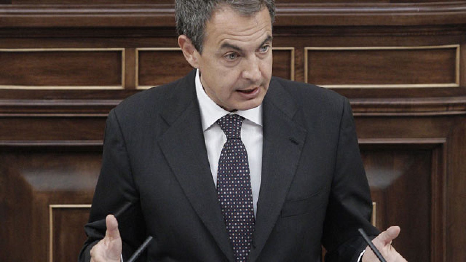 Zapatero se despide del Congreso entre aplausos | Ver