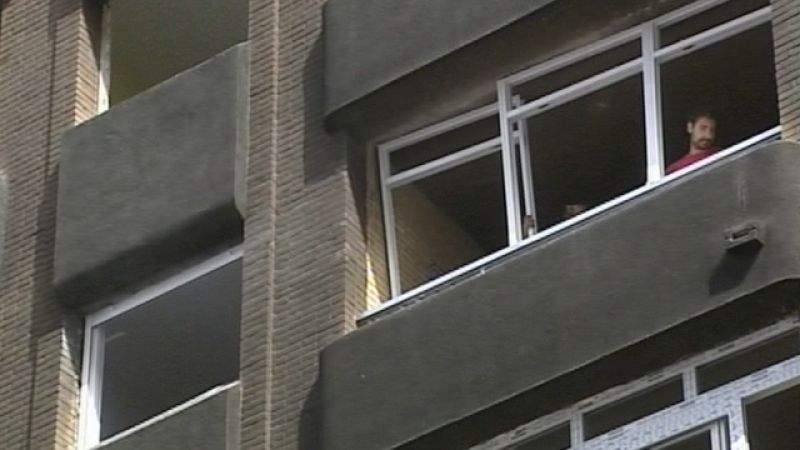 Casi un centenar de vecinos del edificio de Cádiz que ardió hace doce días siguen desalojados