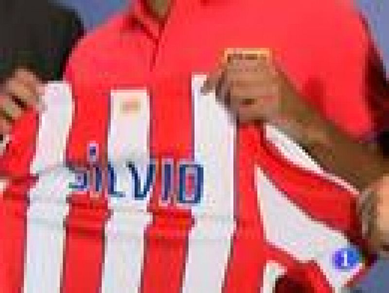 El Atlético de Madrid ha presentado a su nuevo jugador Silvio, mientras De Gea negocia su futuro en Manchester y Agüero en Turín. Por otro lado, Javi Martínez ha sido redibido como un héroe en su tierra y el Getafe ha presentado a Diego Castro.