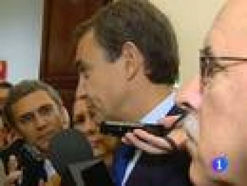 Zapatero y Rajoy han hecho balance del debate en los pasillos