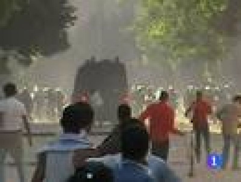 En Egipto la plazaTahrir, de El Cairo, ha vuelto a ser el centro de violentos enfrentamientos 