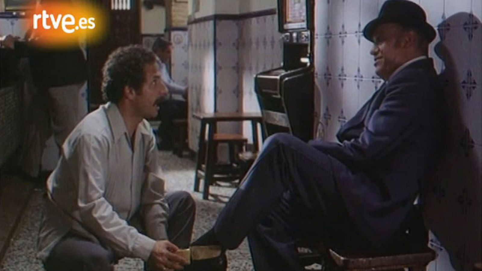 Juncal - 'Búfalo' le limpia las botas al torero