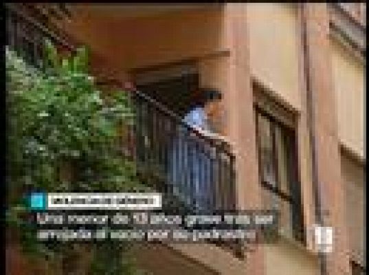  - Un hombre tira a su hijastra