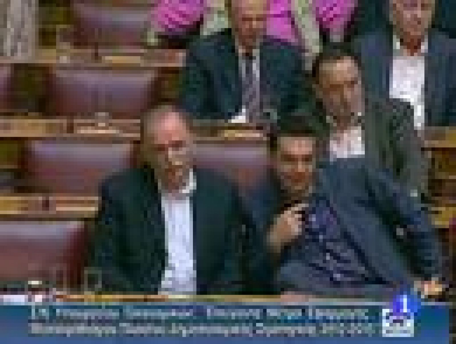 El Parlamento griego da luz verde a los recortes que permiten acceder al rescate