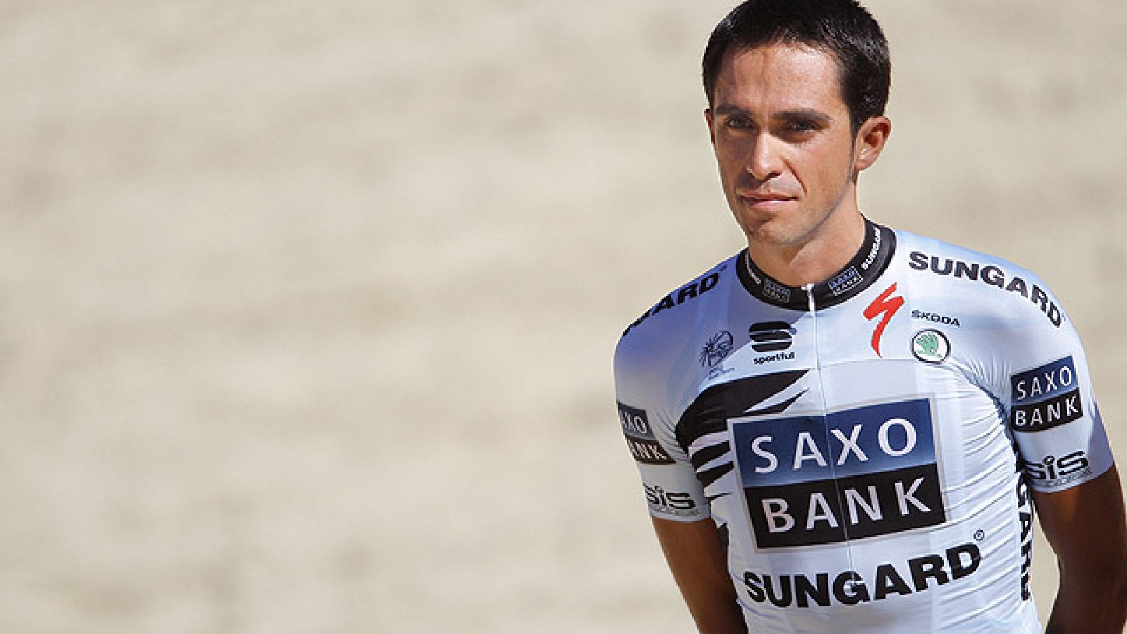 El actual ganador del Tour de Francia ha sido silbado por los aficionados franceses en la presentación del Tour de Francia 2011, para el que parte como máximo favorito.