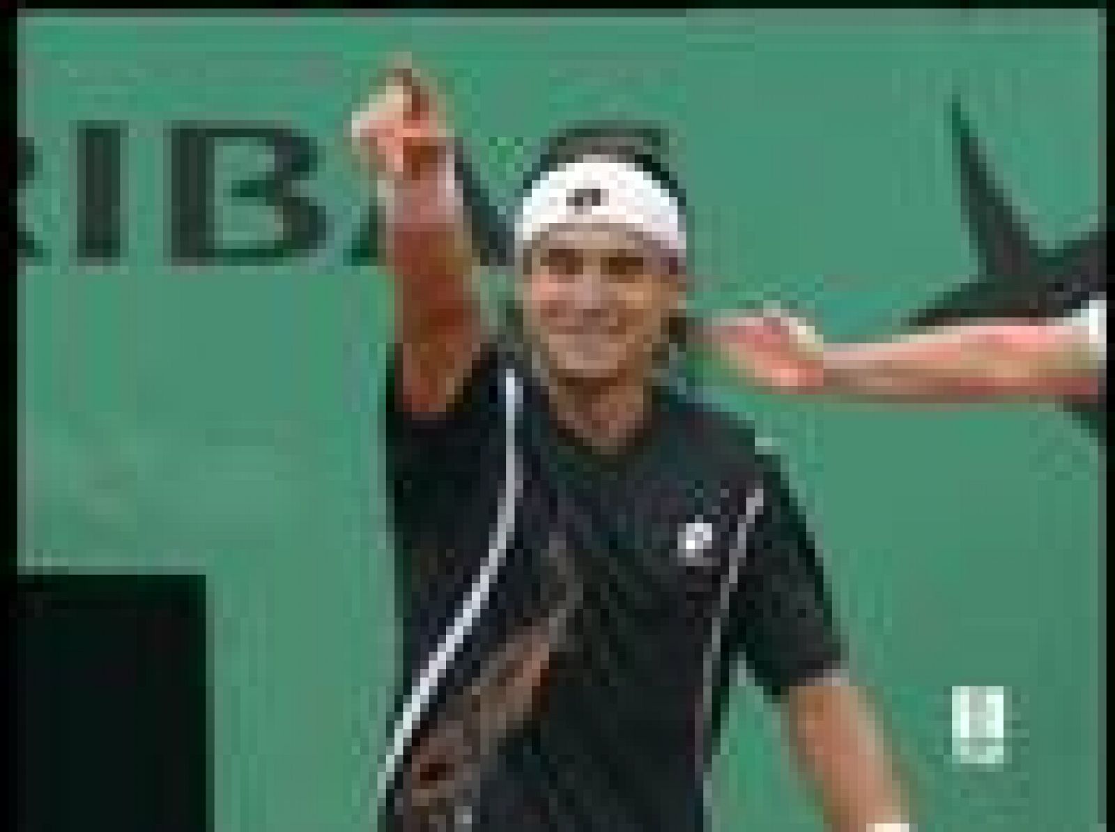 David Ferrer disputó un maratoniano partido de tres horas frente a Lleyton Hewitt para cerrar su pase a octavos de final de Roland Garros, donde hay cuatro tenistas españoles.