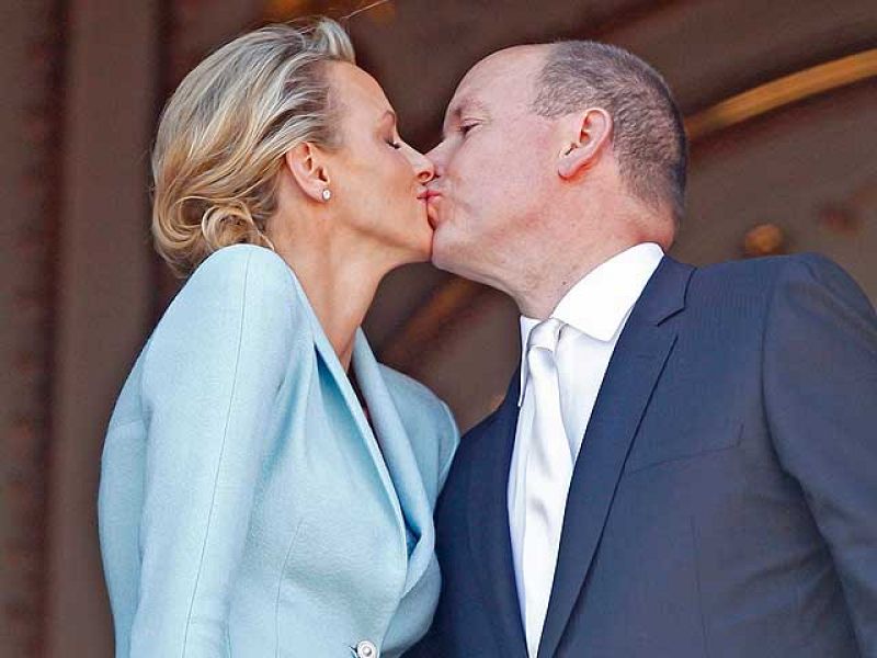  Alberto de Mónaco y Charlene se casan en una boda civil