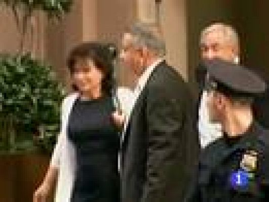 Telediario 1 - Strauss Kahn, sonriente