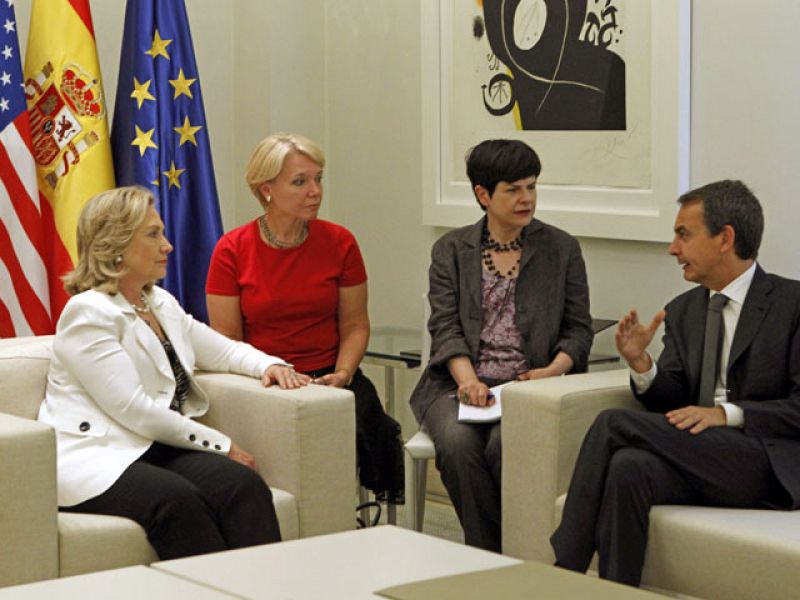 Siria, el repliegue en Afganistán y la situación de Libia han protagonizado también el resto de las citas de Hillary Clinton en Madrid. 