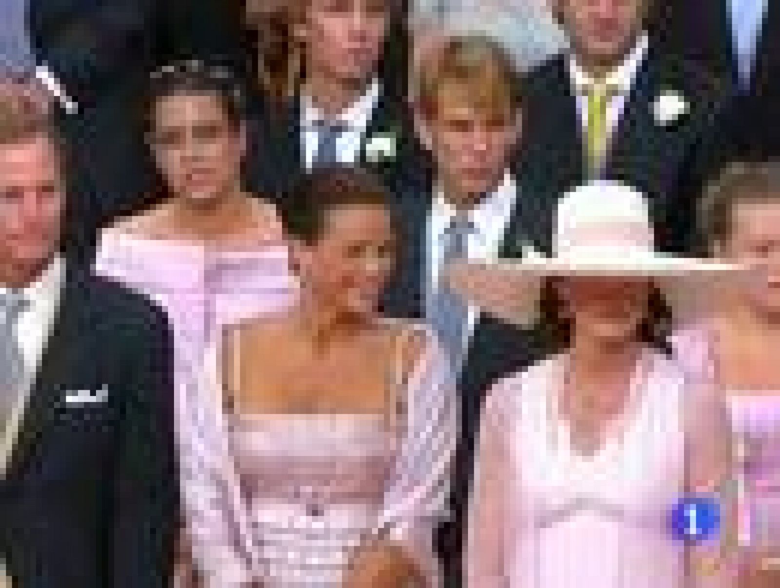 Tras el enlace civil, el príncipe Alberto de Mónaco y la princesa Charlene se dan el segundo "sí quiero" en una ceremonia religiosa en el Palacio Grimaldi. 